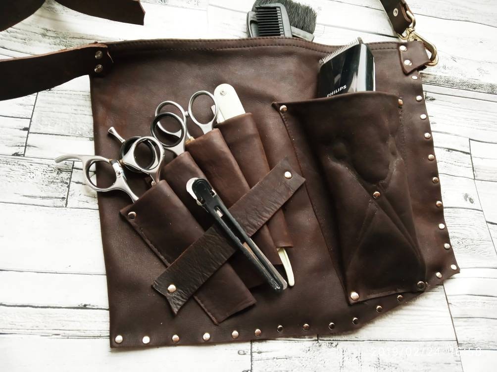 Kostenloser Versand + Geschenk, Scherenetui Aus Leder, Friseurschürze, Friseurtasche, Friseurgeschenk, Friseurscherenetui, Werkzeugrolle Kostenloser Versand + Geschenk, Scherenetui Aus Leder, Friseurschürze, Friseurtasche, Friseurgeschenk, Friseurscherenetui, Werkzeugrolle von Leatherbarber