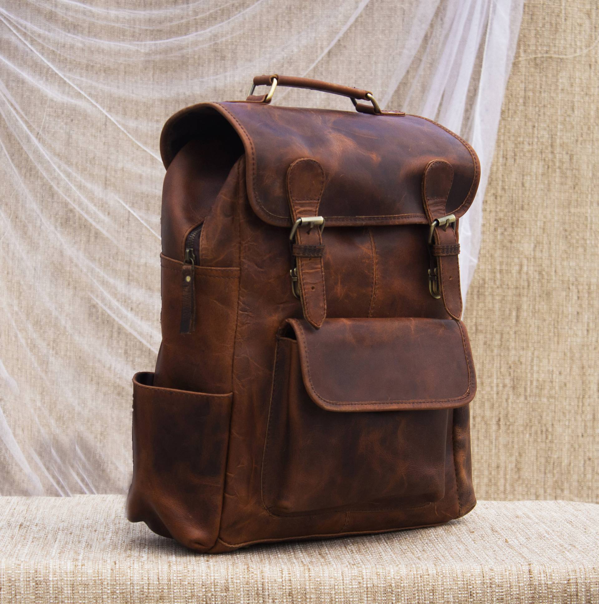 Leder Rucksack Für Männer Frauen Handgemachte Personalisierte Laptop Tasche Trekking Wanderrucksack Weihnachtsgeschenke von Leatherewery