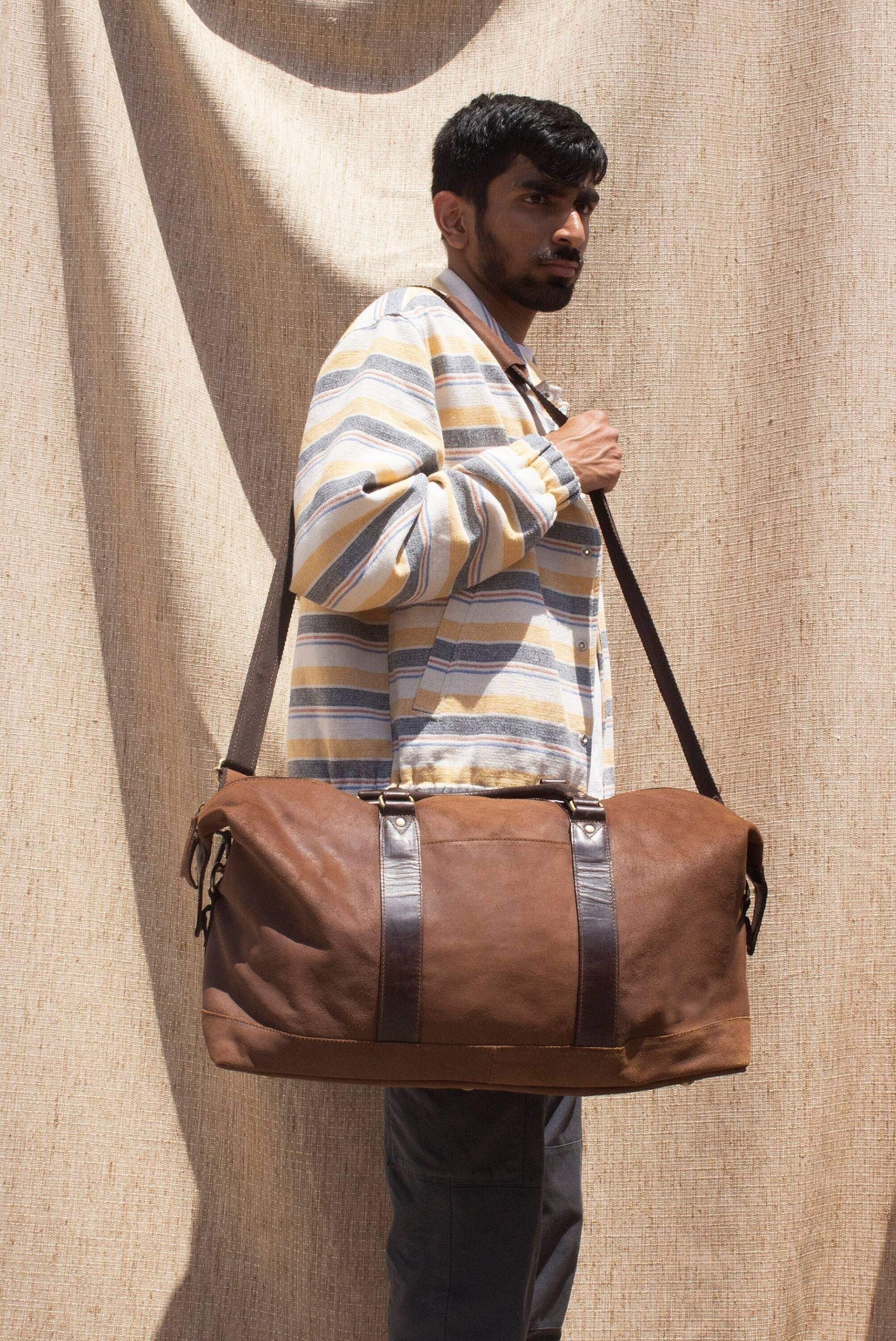 Leder Seesack Handgefertigte Weekender Sporttasche Männer Wildleder Reisetasche Reisetasche, Weekender, Weihnachtsgeschenke von Leatherewery