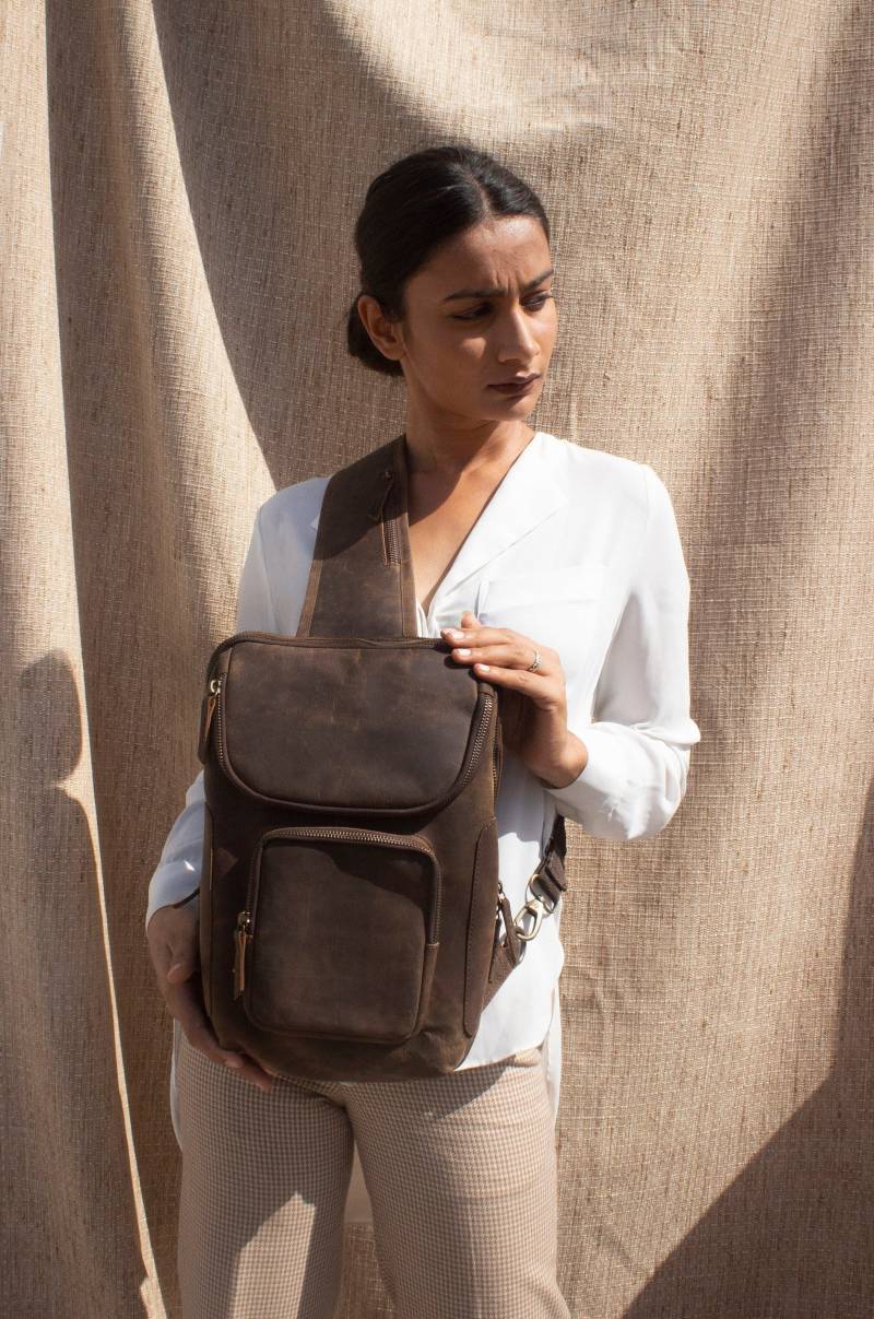 Leder Sling Bag Reise Crossbody Tasche Gebrauchs Rucksack Fanny Pack Daypack Für Mann Frauen Weihnachtsgeschenke von Leatherewery