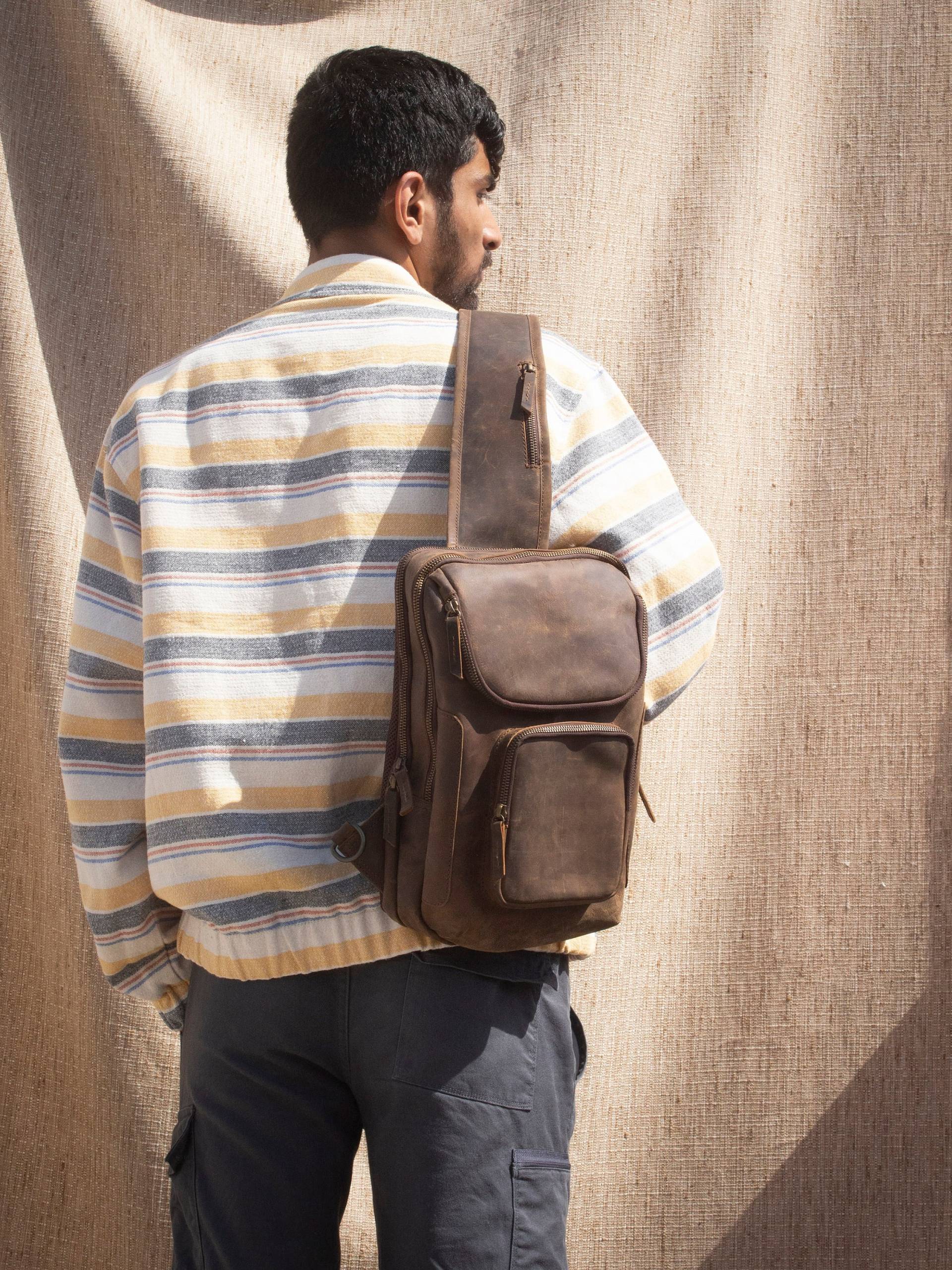 Leder Sling Bag Reise Crossbody Tasche Gebrauchs Rucksack Fanny Pack Daypack Für Mann Frauen Weihnachtsgeschenke von Leatherewery