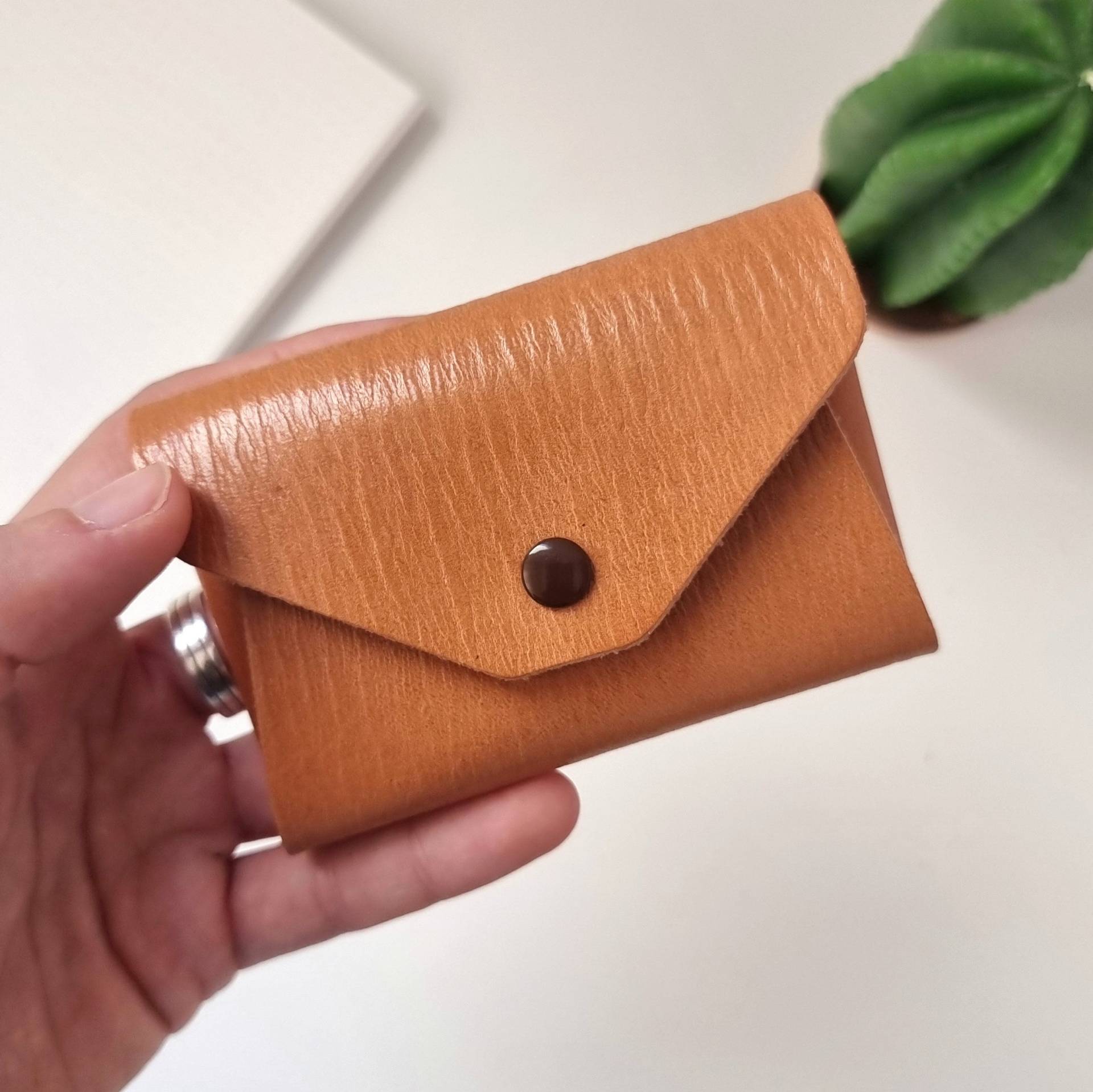 Kleiner Lederbeutel, Handgefertigte Lederbrieftasche Für Geschenk, Personalisierter Kartenhalter, Schnappmünzengeldbeutel, Echtes Lederbrieftasche von Leathergoods43