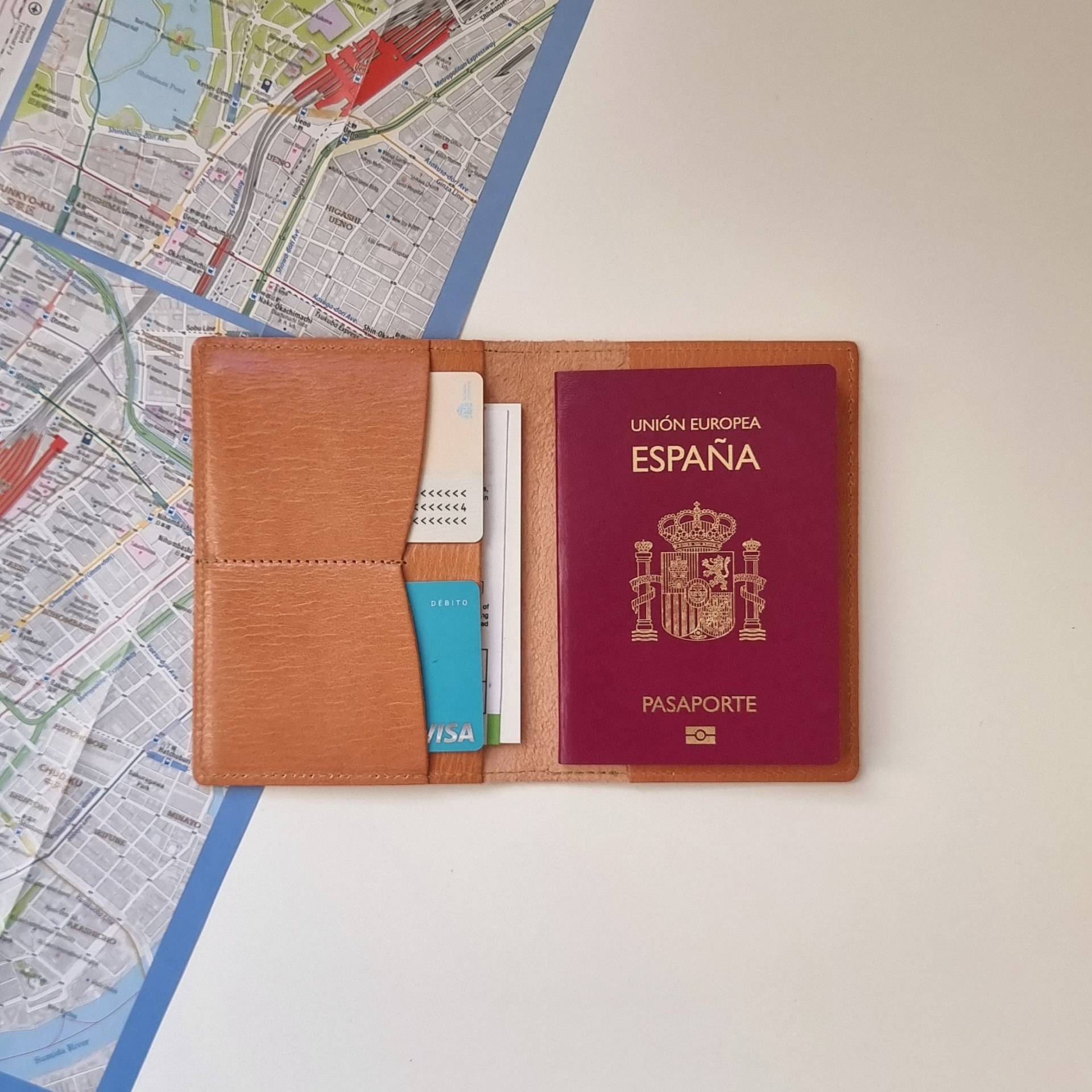 Personalisierte Leder Passport Brieftasche Handgemachtes Reisegeschenk von Leathergoods43