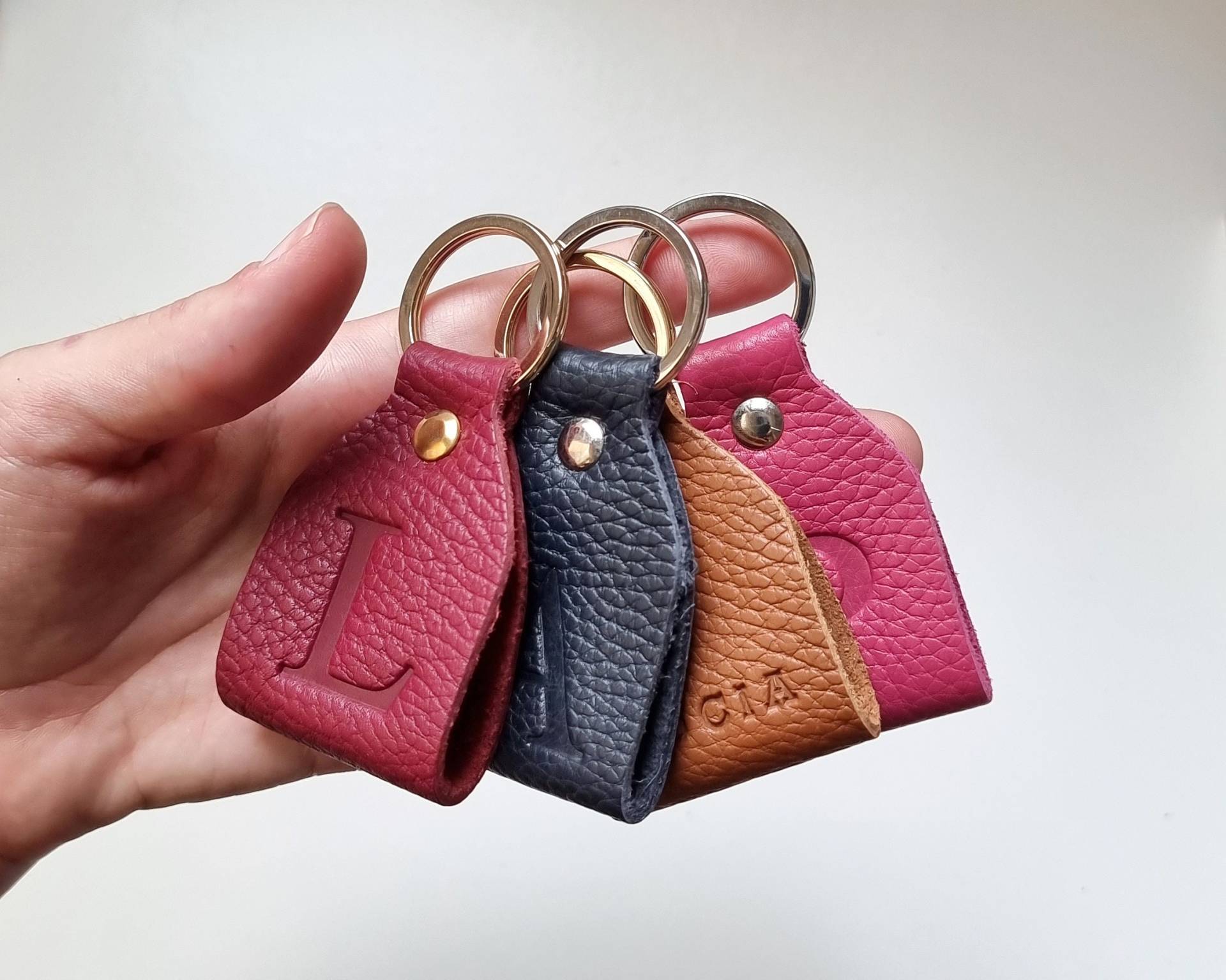 Schlüsselanhänger Aus Leder Als Geschenk Für Frauen, Personalisierter Leder, Kleiner Mit Ihrem Namen, Geschenkidee Den Muttertag von Leathergoods43