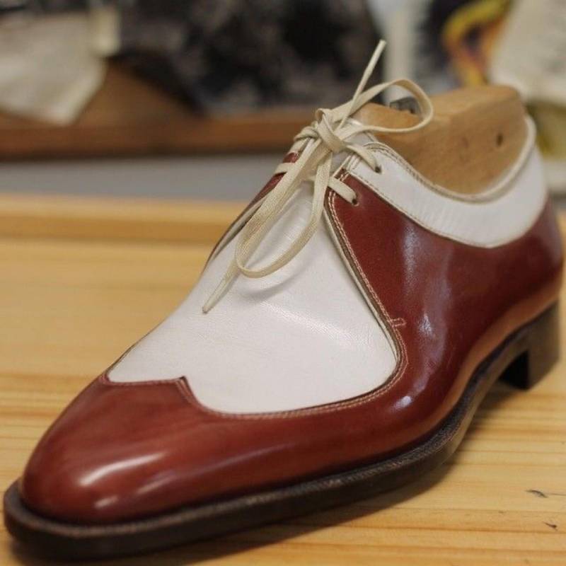 Neue Herrenmode Maßgeschneiderte Premium Leder Weiß & Braun Herzform Design Oxford Wingtip Style Schnürschuh von LeathersCity