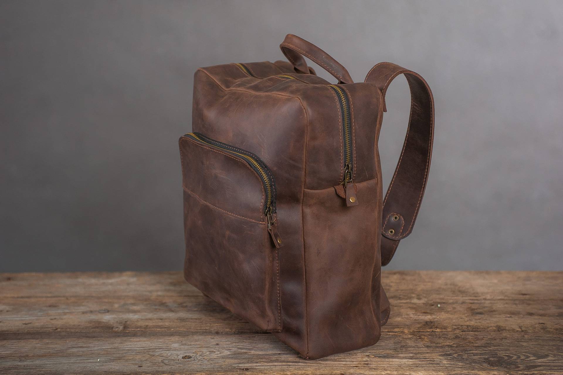 Brauner Leder Laptop Rucksack Handgemachter Stadtrucksack von LeatheryCo