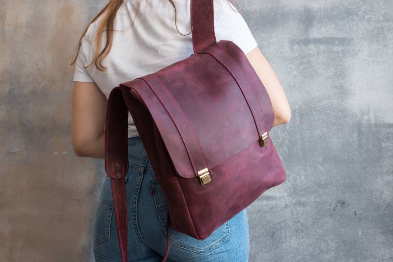 Schwarzer Lederrucksack Handgemachter Kleiner Laptop-Rucksack von LeatheryCo