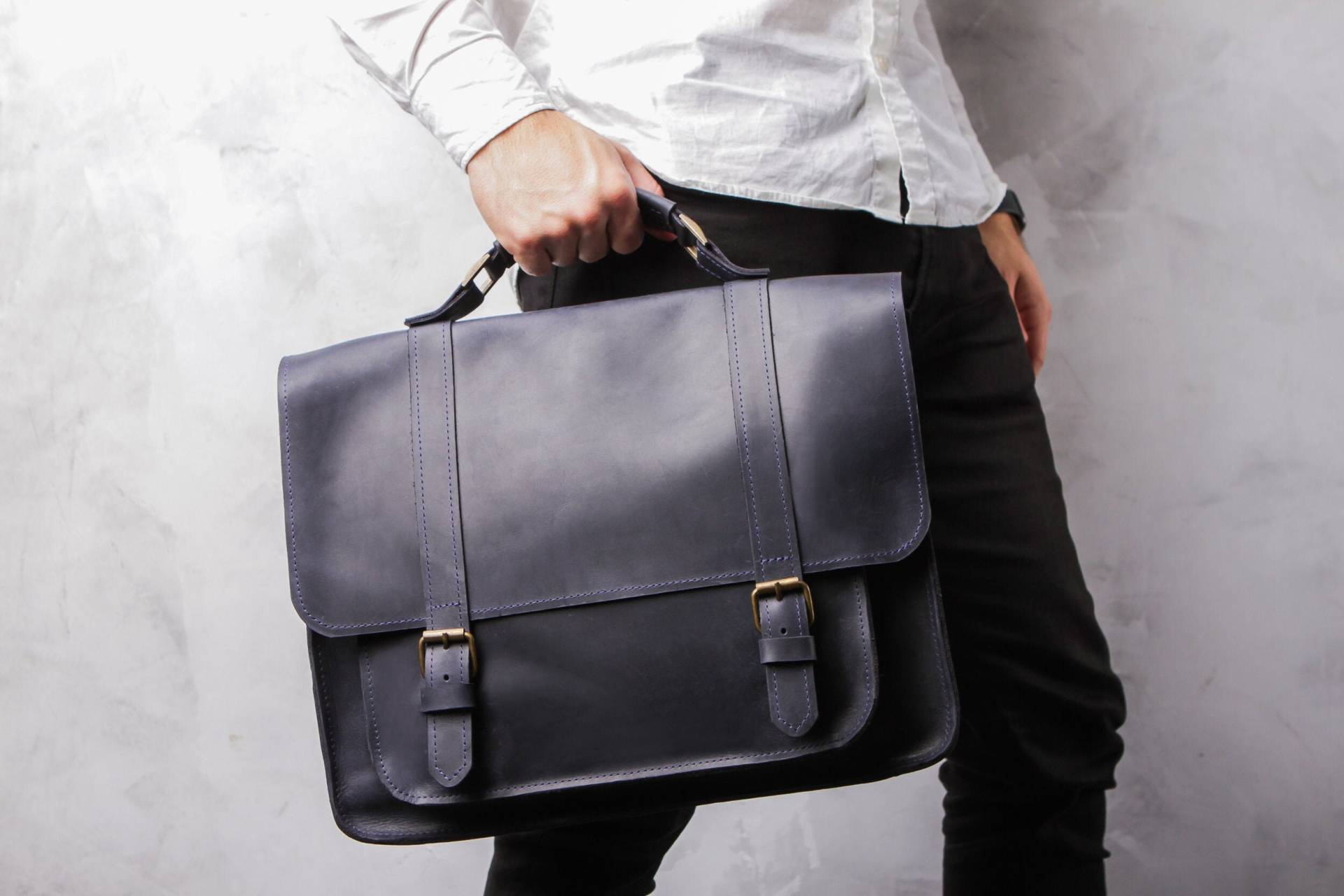 Personalisierte Leder Aktentasche Messenger Bag Laptop Arbeitstasche von LeatheryCo