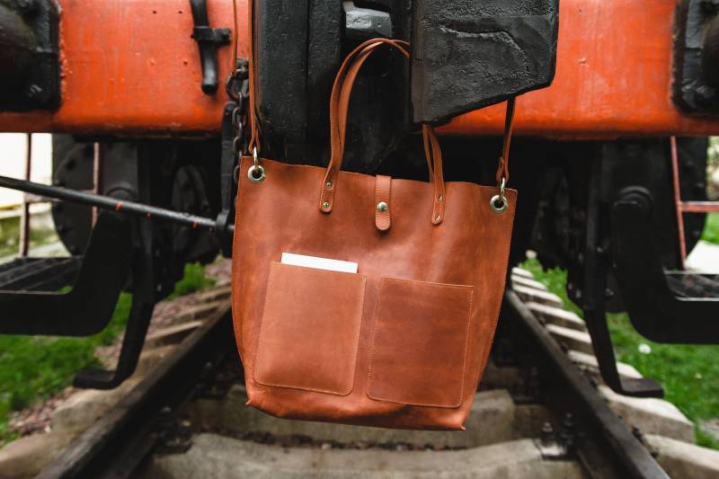 Personalisierte Leder Tragetasche Braune Arbeitstasche von LeatheryCo