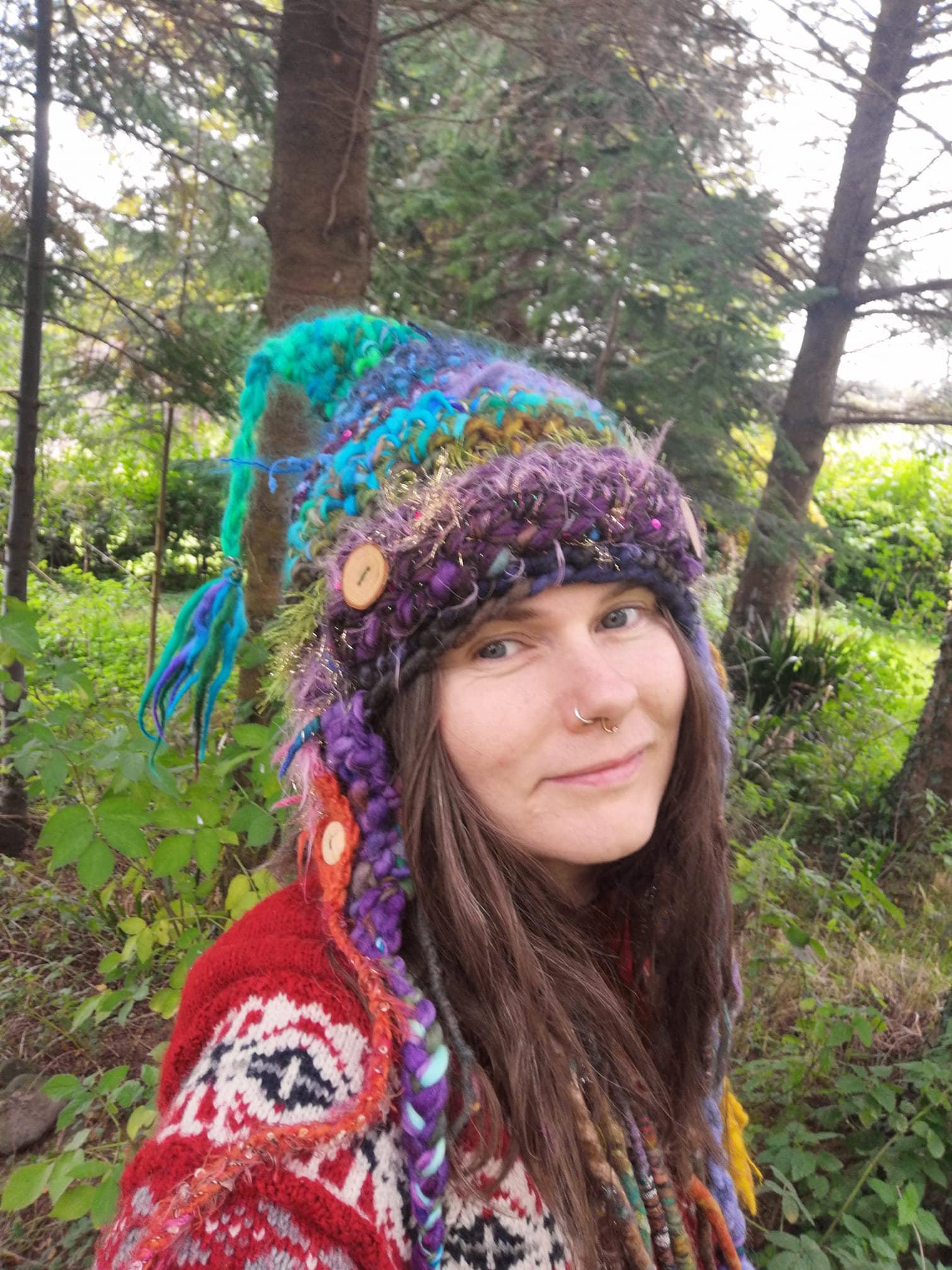 Benutzerdefinierte Regenbogen Pixie Hut Trapper Earflaps Festival Handgepun Eüllte Maßgeschneiderte Elf Gnome Wald Baum Merino Kunst Garn Ski Psy Benutzerdefinierte Regenbogen Pixie Hut Trapper Earflaps Festival Handgepun Eüllte Maßgeschneiderte Elf Gnome Wald Baum Merino Kunst Garn Ski Psy von Leawildcreative