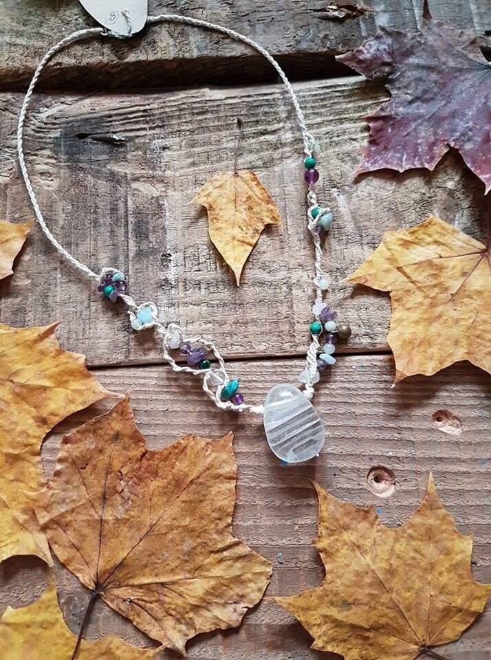 Micro Macrame Phantom Quarz Kristall Halskette Naturschmuck Waldfee Elfen Schmuck Psy Festival Earthy Micro Macrame Phantom Quarz Kristall Halskette Naturschmuck Waldfee Elfen Schmuck Psy Festival Earthy von Leawildcreative