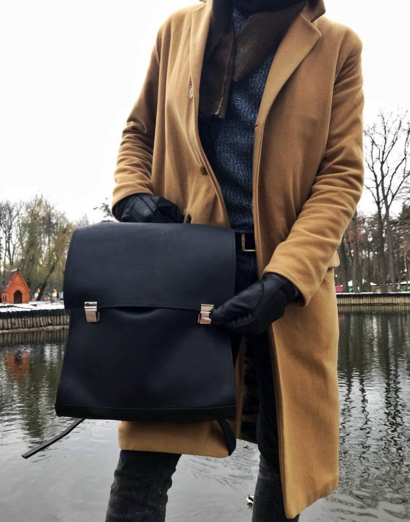 Wandelbarer Crossbody-Damen-Rucksack Aus Schwarzem Leder von LeazerUA