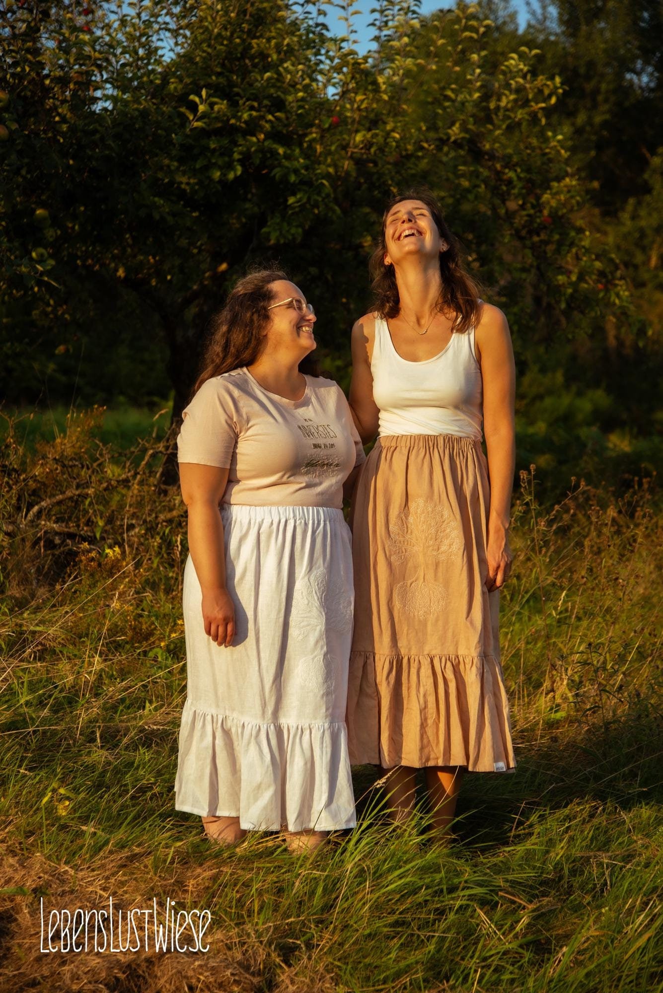 Midi Rock Leinen Lang - Stickerei Personalisierbar Mit Namen + Perlen, Größen Verstellbar | Eu38 Eu44 Handgenäht, Bestickt, Lebensbaum Midi Rock Leinen Lang - Stickerei Personalisierbar Mit Namen + Perlen, Größen Verstellbar | Eu38 Eu44 Handgenäht, Bestickt, Lebensbaum von LebensLustWiese
