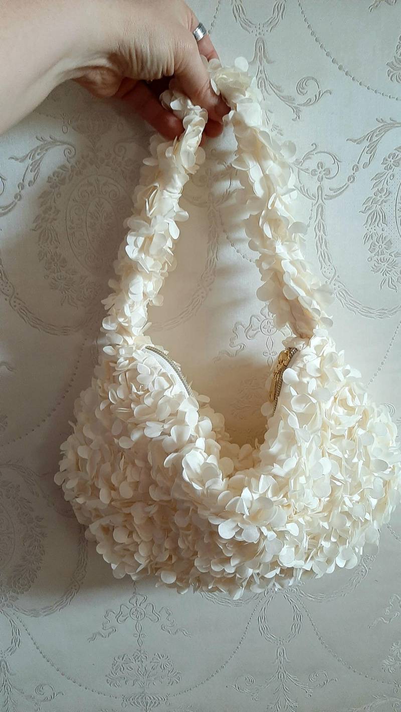 Exklusive Kleine Umhängetasche Mit 3D Blüten - Designer Party Handtasche von LebenslustHandmade