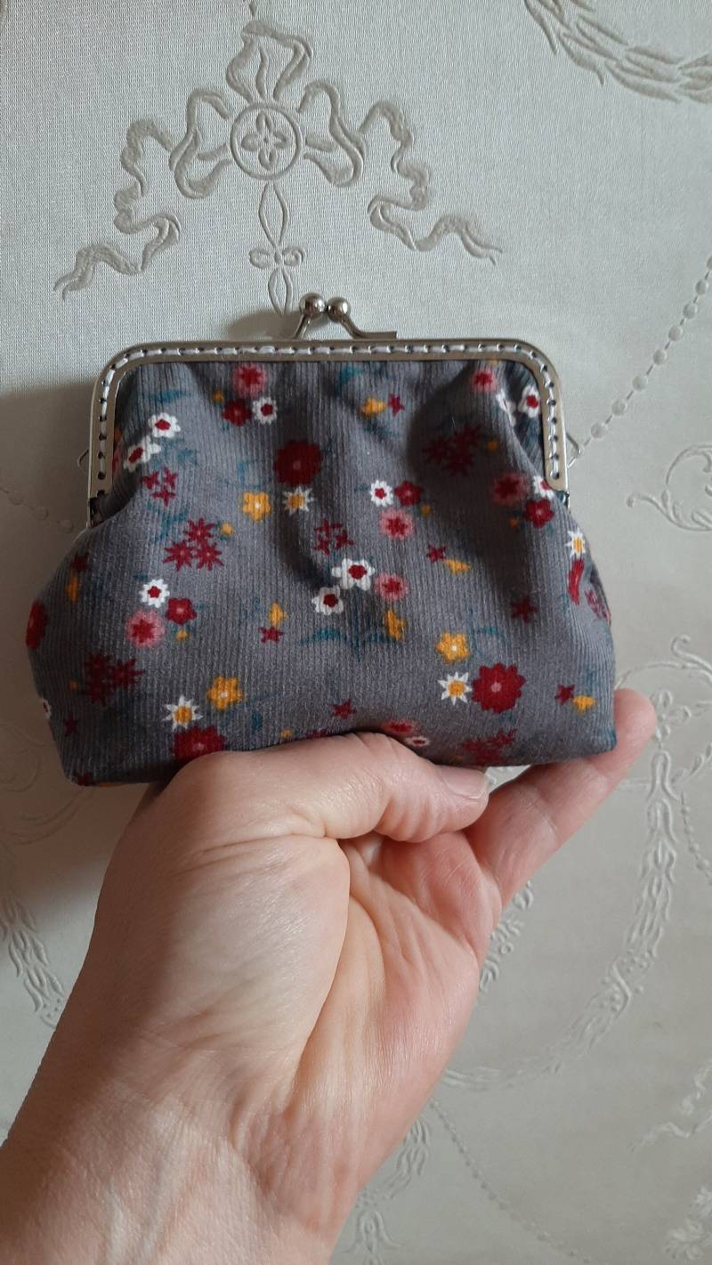 Genähte Clipbörse Portemonnaie Etui Münztasche Kleines Täschchen Grau Blümchen Für Damen/Mädchen von LebenslustHandmade