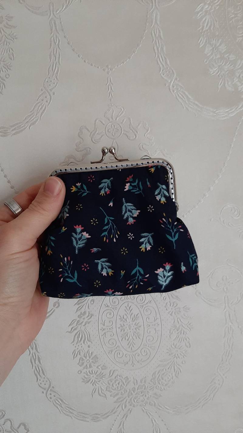 Genähte Clipbörse Portemonnaie Etui Münztasche Kleines Täschchen Kleine Blümchen von LebenslustHandmade