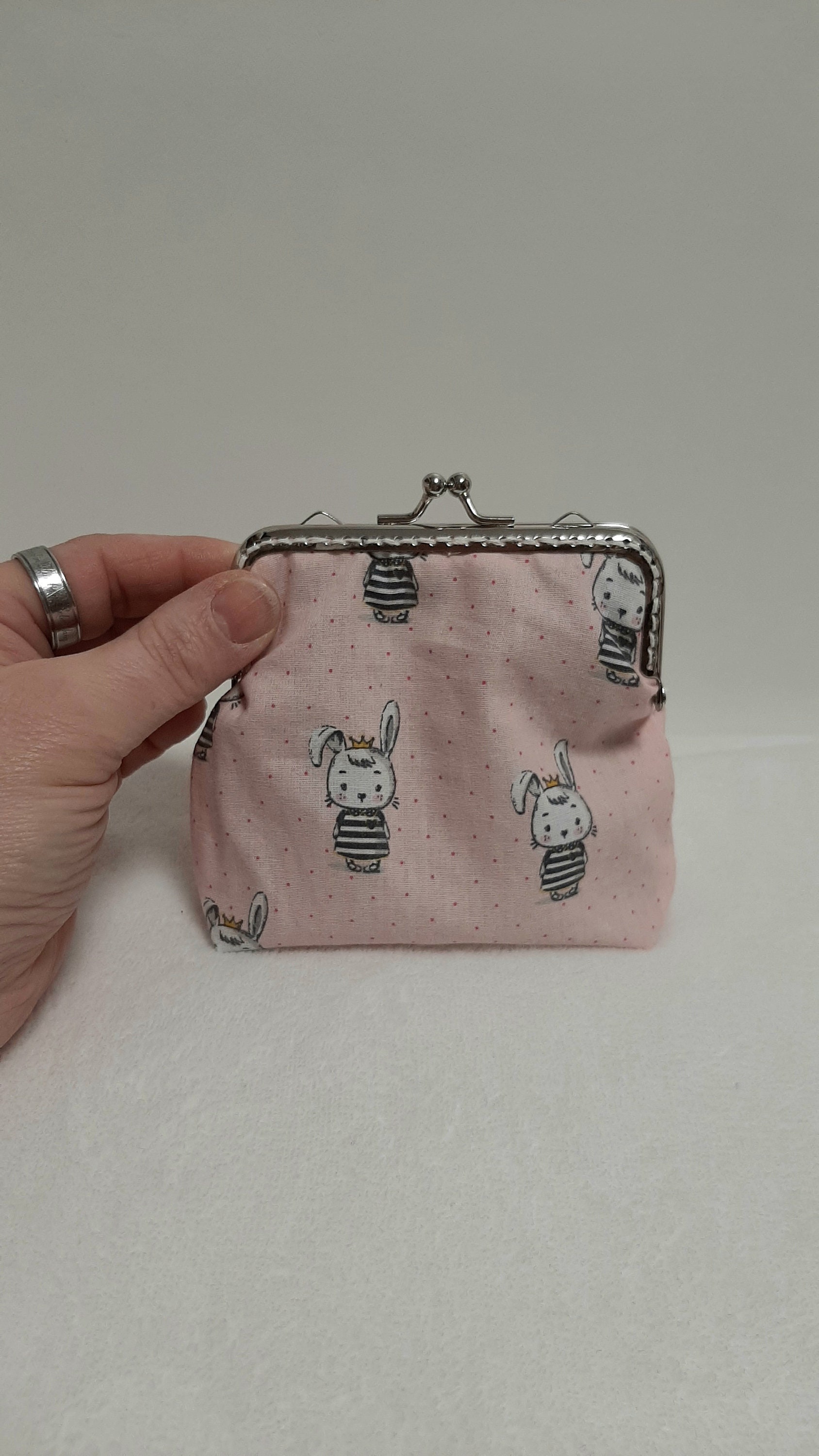 Genähte Clipbörse Portmonnaie Etui Münztasche Kleines Täschchen Rosa Hasen Für Damen/Mädchen Genähte Clipbörse Portmonnaie Etui Münztasche Kleines Täschchen Rosa Hasen Für Damen/Mädchen von LebenslustHandmade