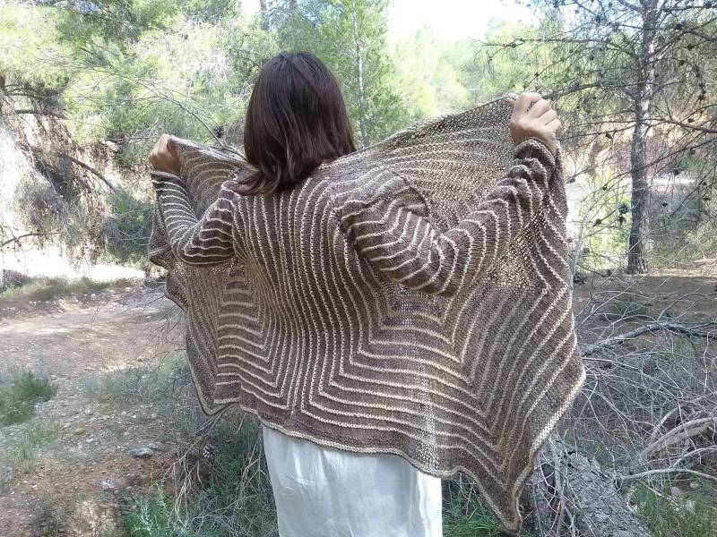 Braun Handgestrickte Exklusive Jacke, Damen Leinen Boho Strickjacke Stricken von LecrochetArt