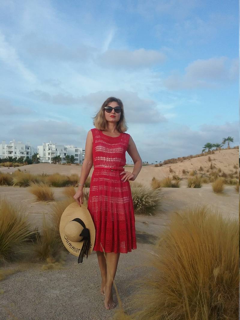 Häkeln Sie Mode-Trends - Exklusive Rote Häkelkleid Bestelloptionen von LecrochetArt