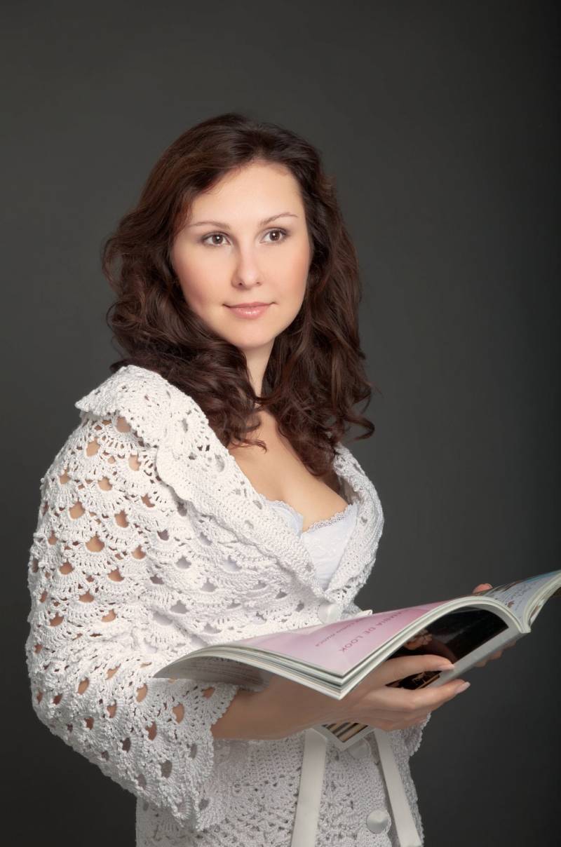 Weiße Exklusive Häkeln Zweiteiliger Anzug | Jacke & Rock von LecrochetArt