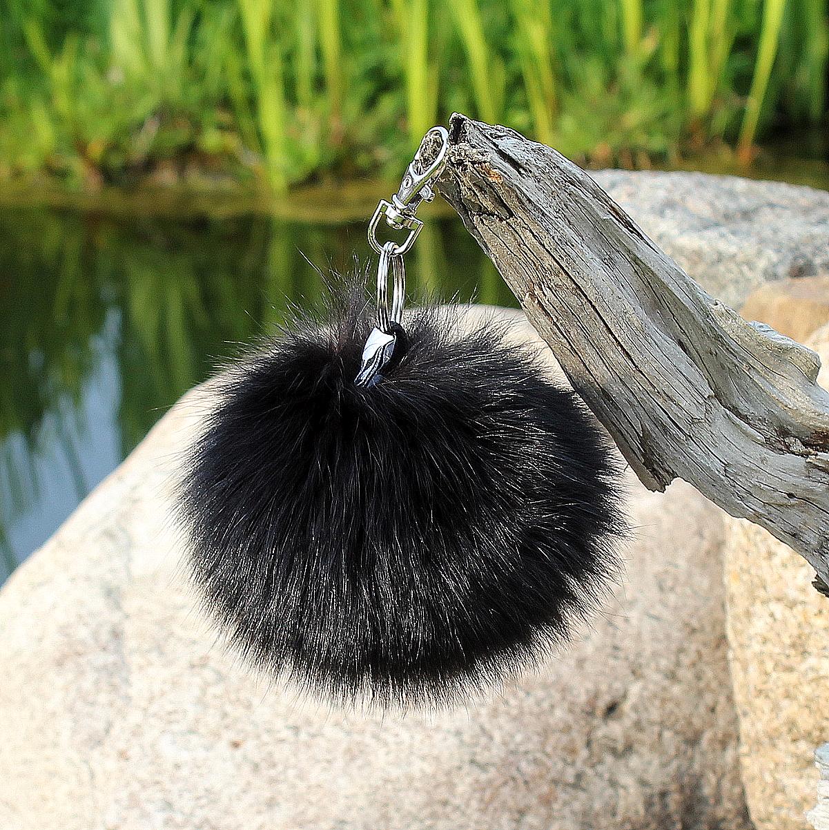 Blaufuchs Bommel 9-11 cm Ø Schwarz Puschel Edelbommel Bommelmütze Taschenanhänger Fellbommel Schlüsselanhänger Pelzpuschel Troddle Blaufuchs Bommel 9-11 cm Ø Schwarz Puschel Edelbommel Bommelmütze Taschenanhänger Fellbommel Schlüsselanhänger Pelzpuschel Troddle von LederKlappert