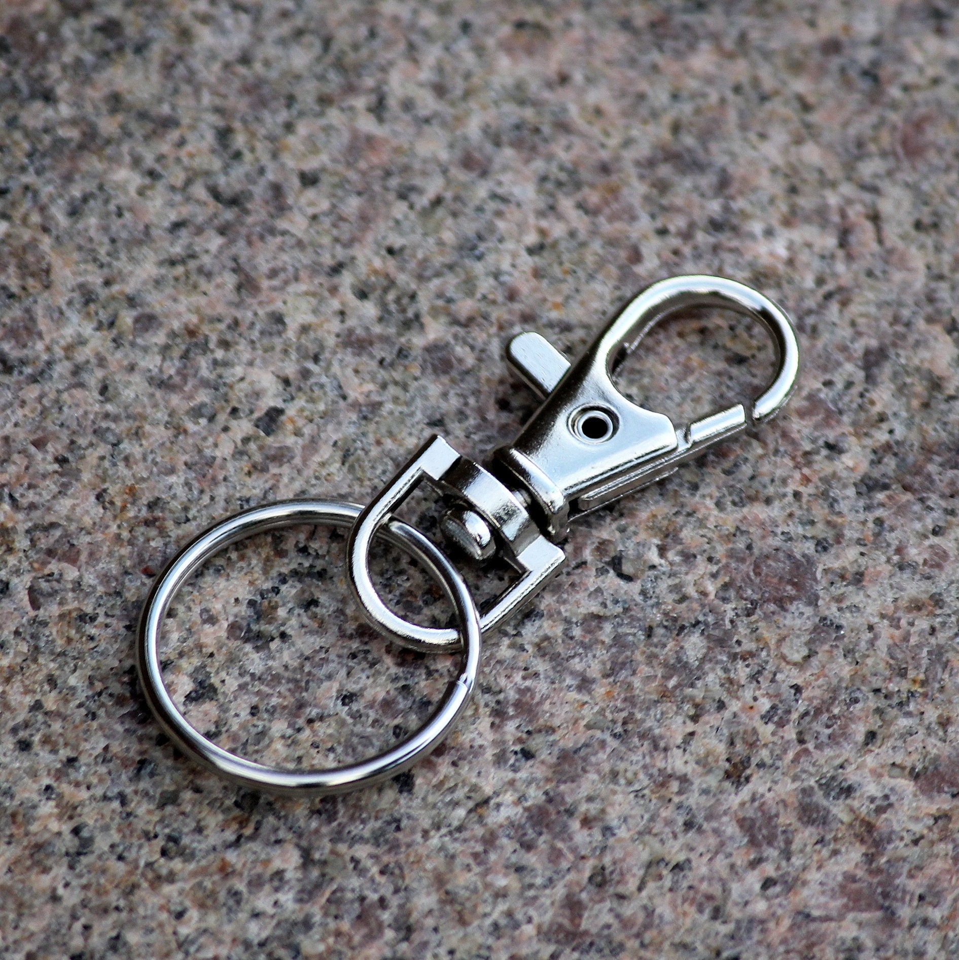 Karabinerhaken Silber 6 X 39 Mm Mit Schlüsselring 16 Karabinerhaken Silber 6 X 39 Mm Mit Schlüsselring 16 von LederKlappert