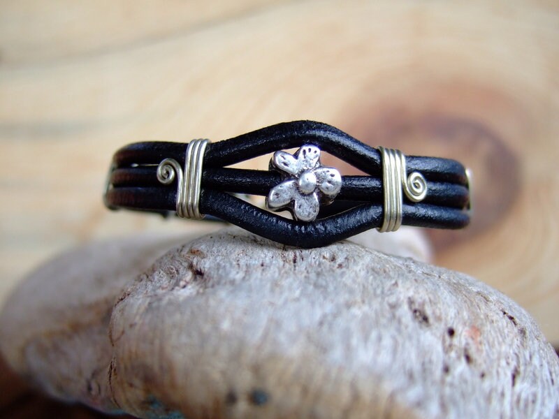 Lederarmband "Frühlingsblütes Bruder" Lederarmband "Frühlingsblütes Bruder" von LederPlus