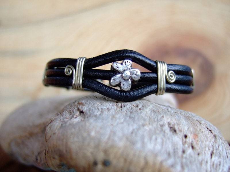 Lederarmband "Frühlingsblütes Bruder" Lederarmband "Frühlingsblütes Bruder" von LederPlus