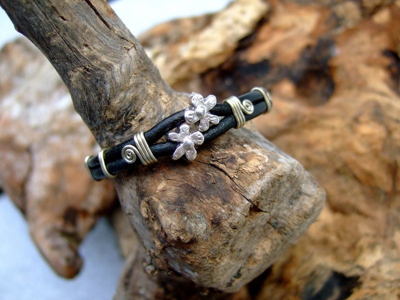 Lederarmband "Winterblüten" Lederarmband "Winterblüten" von LederPlus