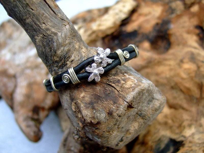 Lederarmband "Winterblüten" Lederarmband "Winterblüten" von LederPlus
