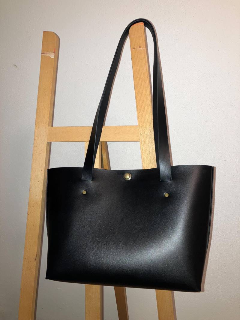 Schwarze Leder Tote Bag Tragetasche „Kerstin" Handgemacht. #03 Schwarze Leder Tote Bag Tragetasche „Kerstin" Handgemacht. #03 von LederRoB
