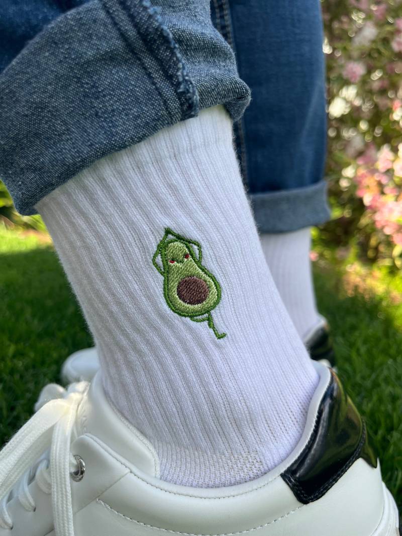 Avocado Yoga - Socken Bestickt von LederStichundCo
