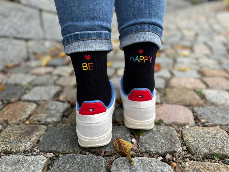 Be Happy - Socken Bestickt von LederStichundCo