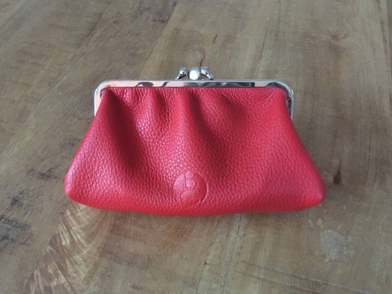Geldbörse Mit 2 Fächer, Bügelgeldbörse, Etui Für Geldkarten, Leder, Pertrolgrün, Rot, Handmade in Germany, Portemonnaie von LederStichundCo