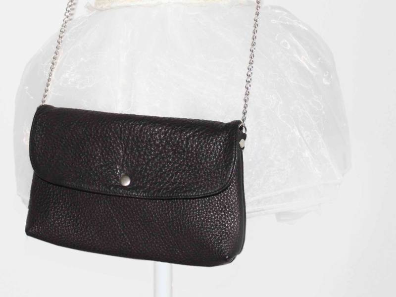 Ledertasche Elegant // Schwarz Umhängetasche Echtes Leder Handmade in Germany von LederStichundCo