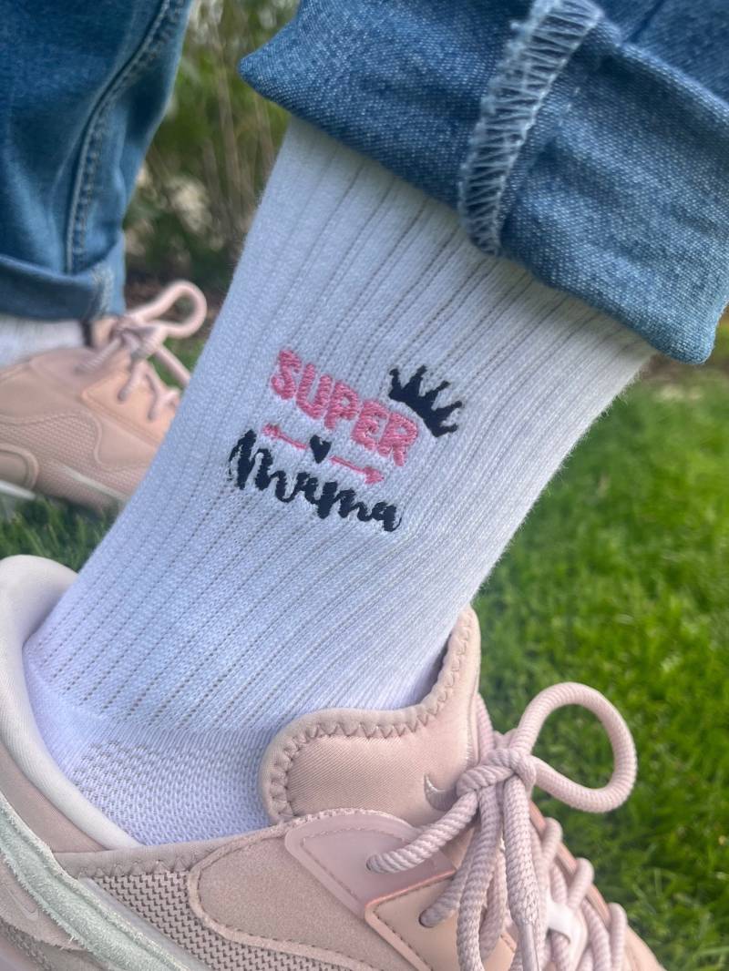 Socken Bestickt - Super Mama von LederStichundCo