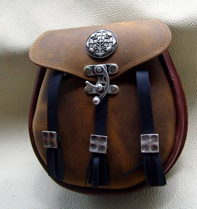 Leder-Sporran Kilttasche Schottentasche Rindsleder Cirkle-Of-Skull Verschiedenen Lederfarben Wählbar von LedereckeKonstanz