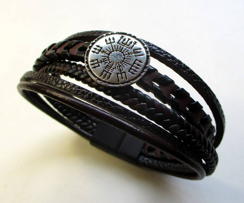 Lederarmband Vegvisir 5-Fach Lederbänder Magnetverschluss Edle Zierniete Geschenkverpackung Lederarmband Vegvisir 5-Fach Lederbänder Magnetverschluss Edle Zierniete Geschenkverpackung von LedereckeKonstanz