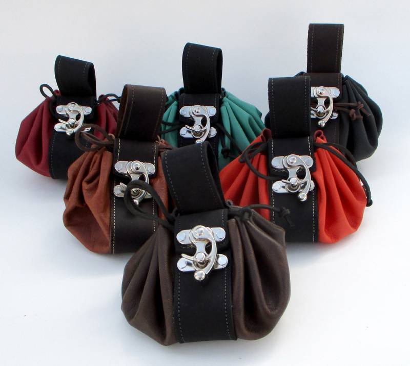 Lederbeutel Geldkatze Dukatenbeutel Ledersäckchen 28cm Hakenverschluss Swing-Bag-Lock von LedereckeKonstanz