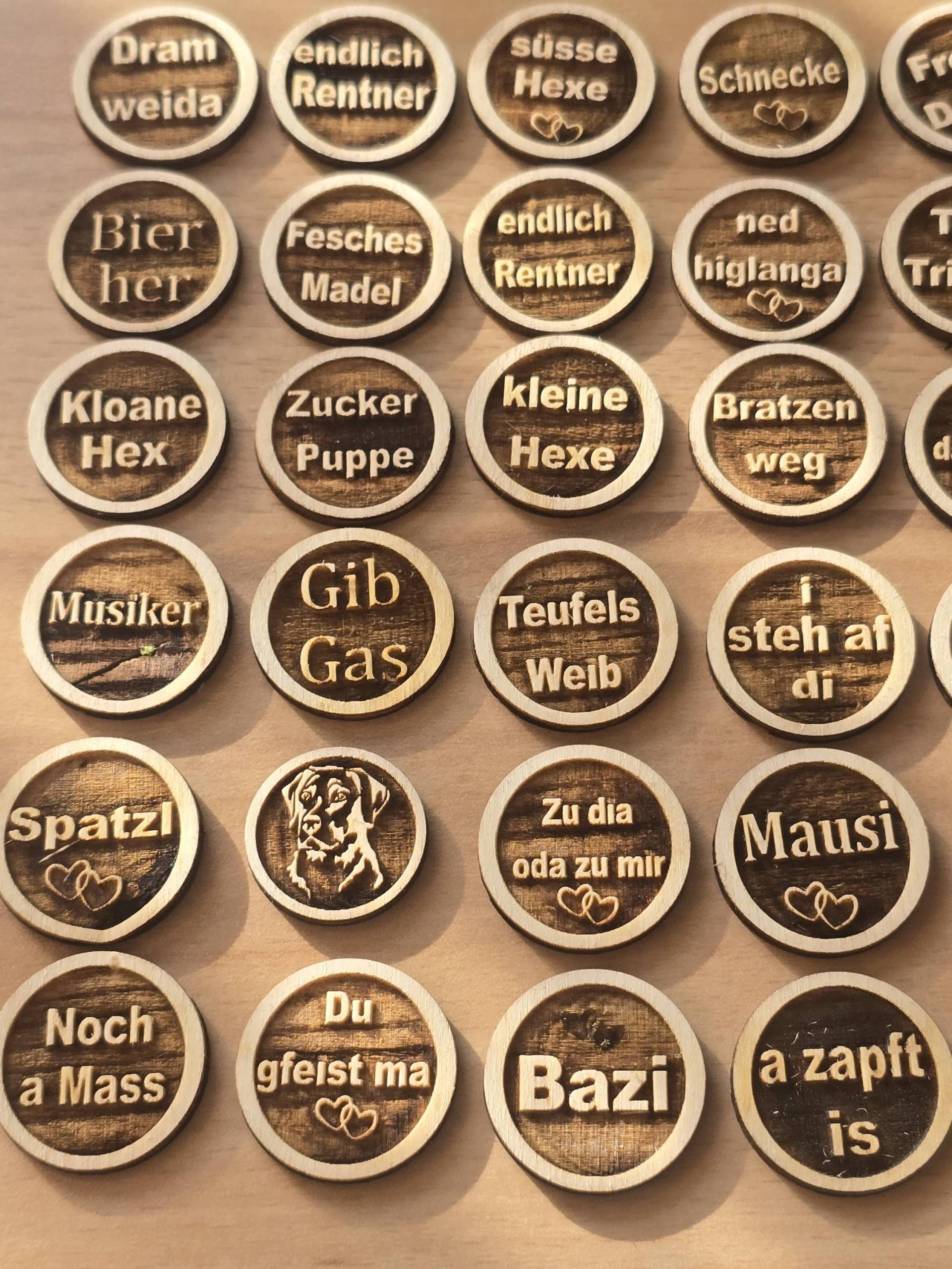 Pin Holz Gaudi-Knopf Gaudi-Pin Trachtenanstecker Aus Anstecker Handgemacht Pin Holz Gaudi-Knopf Gaudi-Pin Trachtenanstecker Aus Anstecker Handgemacht von Lederhexe