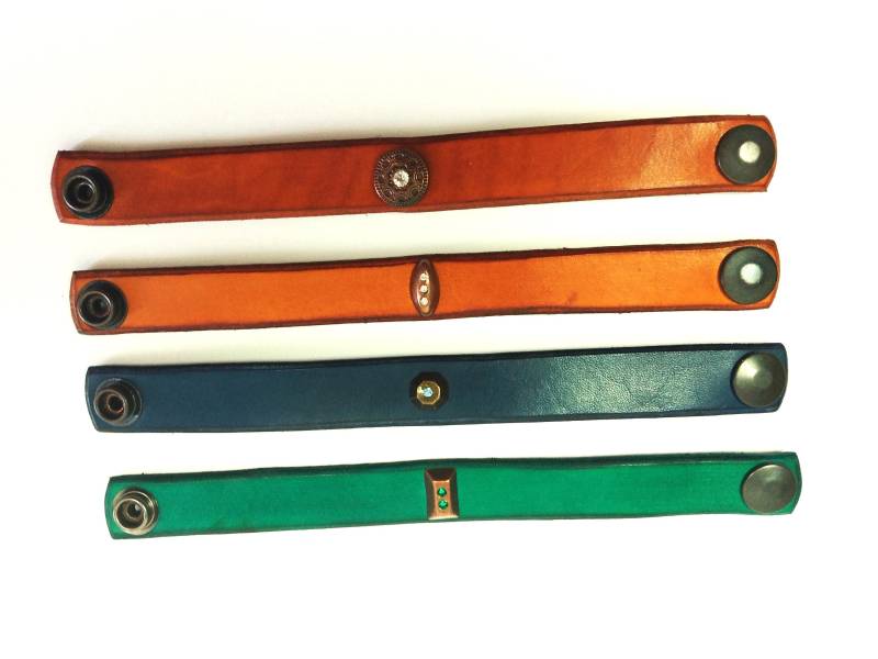 Armband Leder Echtleder Zierniete Breite 2cm Umfang 17cm Blau Braun Grün Damen Kinder Lederarmband Druckknopf Handgefertigt Unikate von Lederkotten