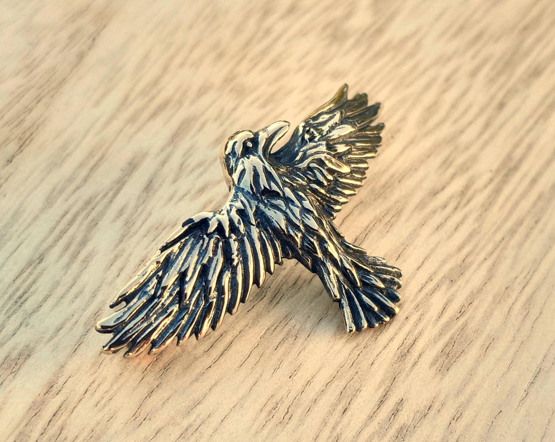 Brosche Rabe Bronze Wikinger Bronzeschmuck Wikingerschmuck Fliegender Viking Hugin Munin Nadel Gewandung Fibel von Lederkotten