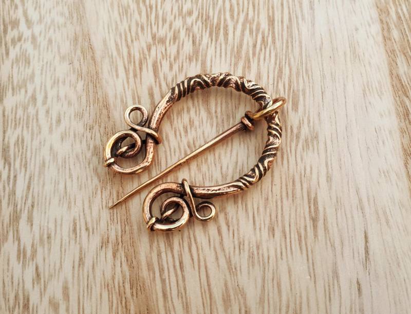 Fibel Bronze Urnes-stil Ringfibel Gewandnadel Wikinger Bronzeschmuck Fibula Viking Fein Verziert Wikingerschmuck von Lederkotten