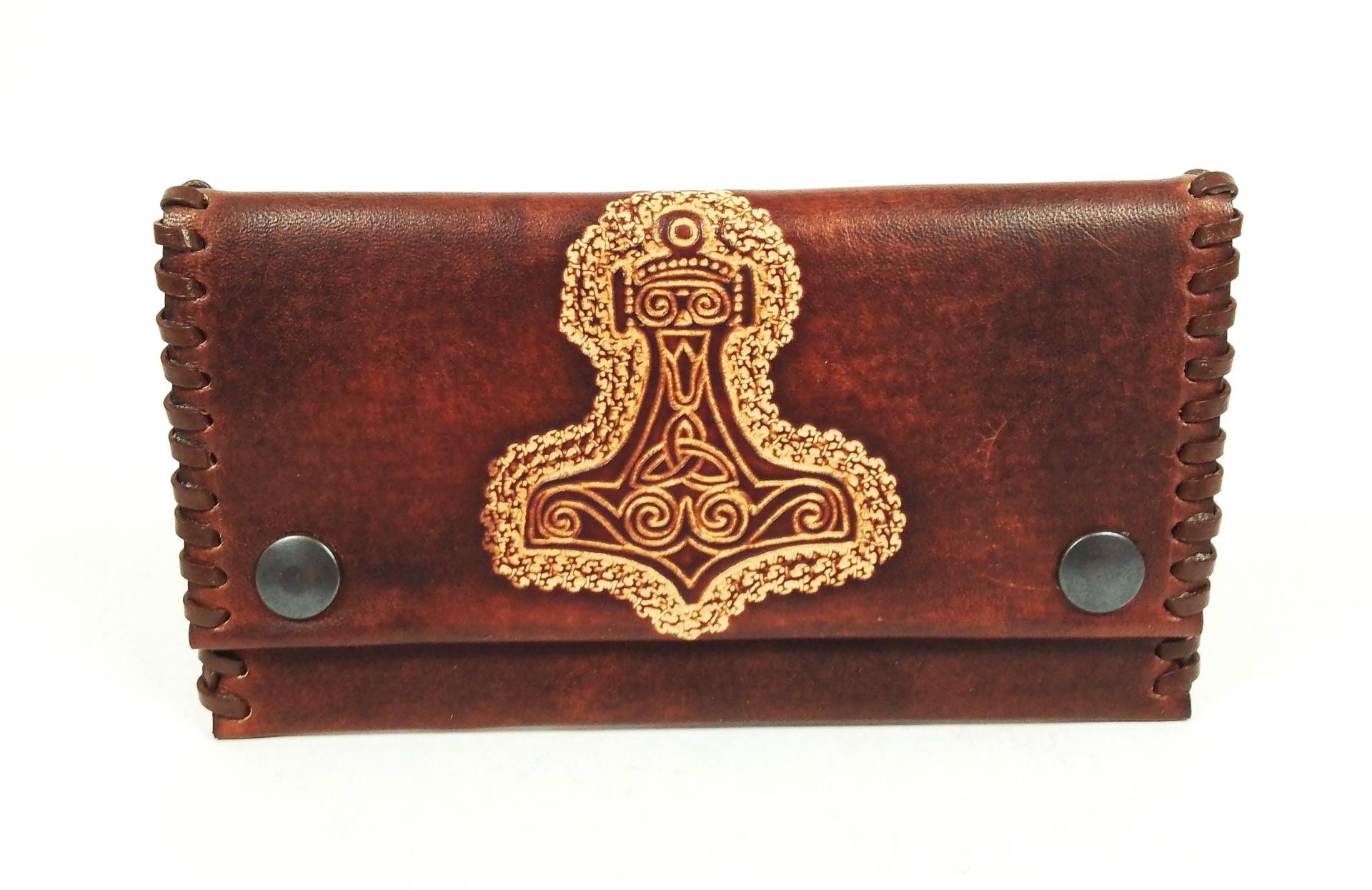 Handgefertigt Punziert Tabaktasche Thors Hammer Leder Braun Wikinger Schafsleder Geldscheine Tabak Druckknöpfe Echtleder Geldscheintasche von Lederkotten