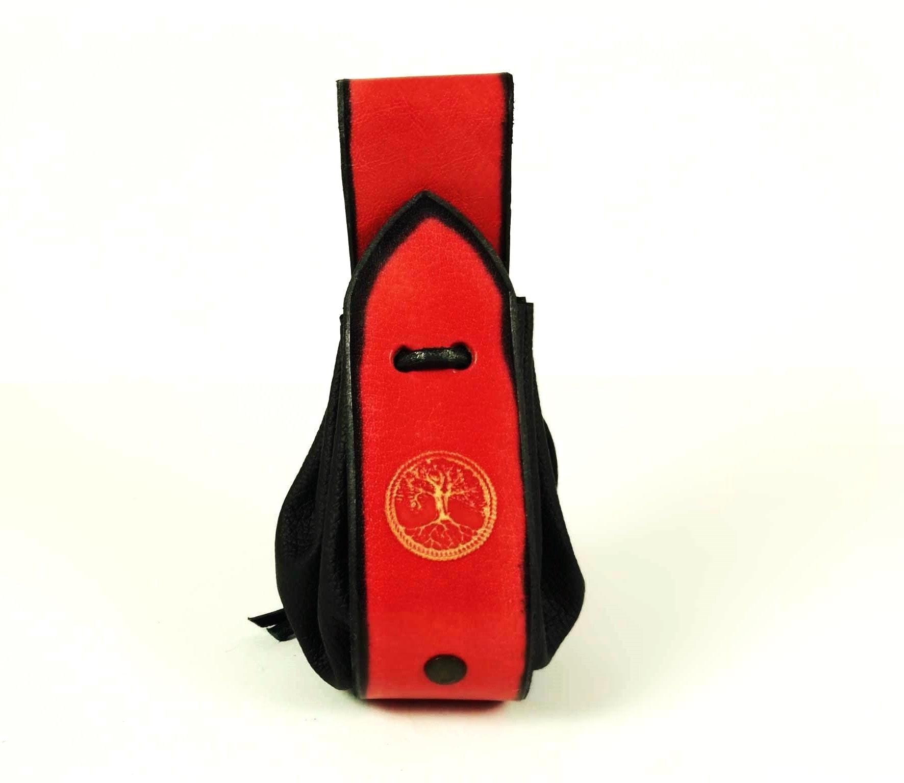 Lederbeutel Talersack Leder Rot Yggdrasil Prägung Beutel Mittelalter Wikinger Münzportemonnaie Lebensbaum Unikat Geldsäckchen Handgefertigt Lederbeutel Talersack Leder Rot Yggdrasil Prägung Beutel Mittelalter Wikinger Münzportemonnaie Lebensbaum Unikat Geldsäckchen Handgefertigt von Lederkotten