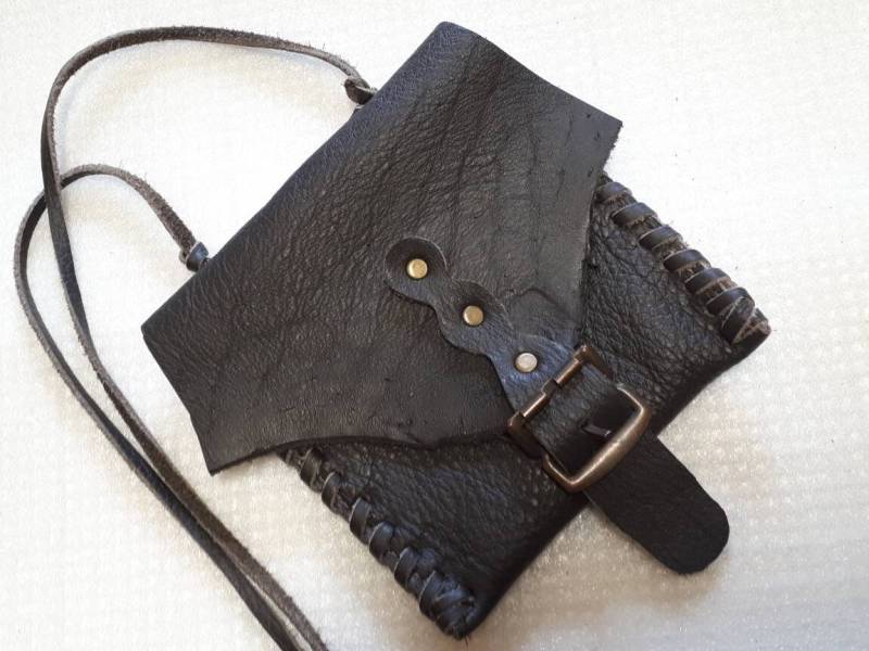 Kleiner Brustbeutel Aus Echten Leder in Dunkelbraun, Handgemachtes Unikat von LederkunstAO