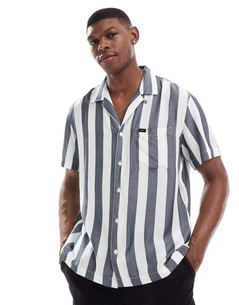 Lee - Gestreiftes Freizeithemd in Cremeweiß/Marineblau mit lockerem Schnitt-Bunt von Lee