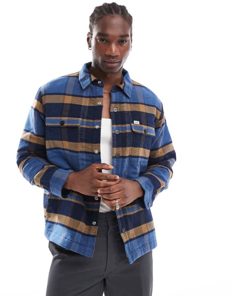 Lee - Hemdjacke aus Sherpa-Teddyfell in Blau kariert von Lee
