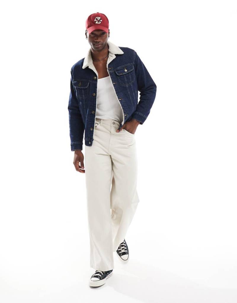 Lee - Jeansjacke in heller Waschung mit Teddyfell-Futter-Blau von Lee