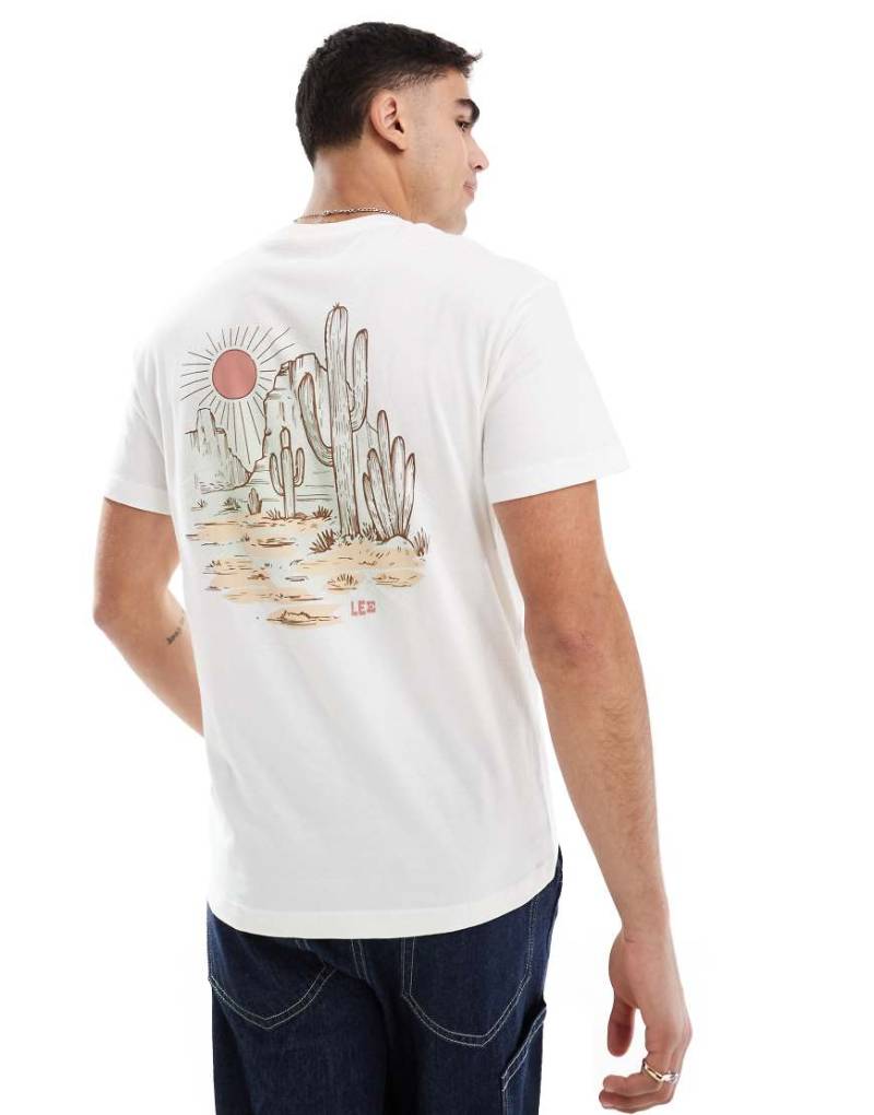 Lee - Locker geschnittenes T-Shirt in Wollweiß mit Western-Landschaftsprint auf dem Rücken von Lee